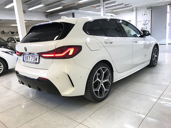 BMW 118i 4 of 5