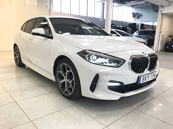 BMW 118i 2 of 5