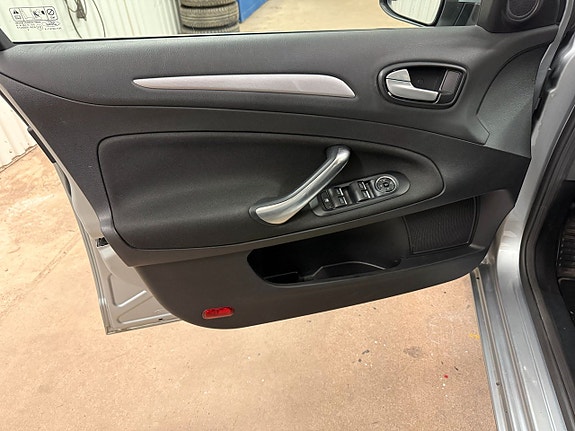 Ford Mondeo 10 of 20