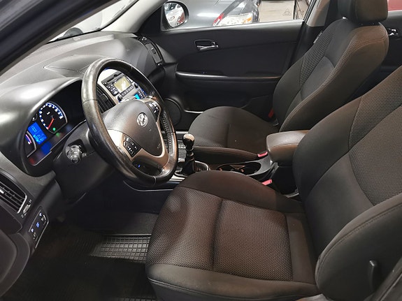 Hyundai i30 8 of 16