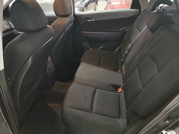 Hyundai i30 12 of 16