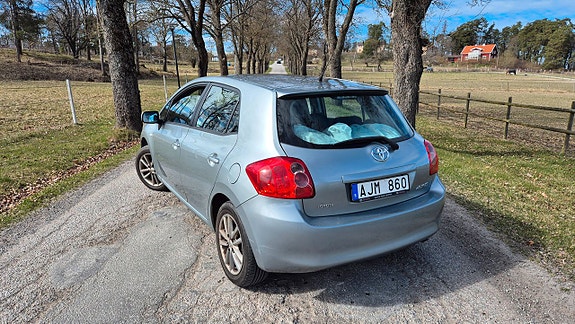 Toyota Auris 2 of 16