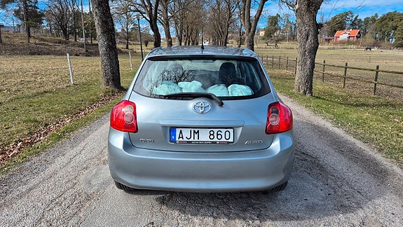 Toyota Auris 7 of 16