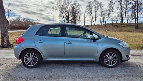 Toyota Auris 5 of 16