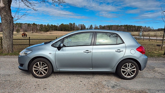 Toyota Auris 9 of 16