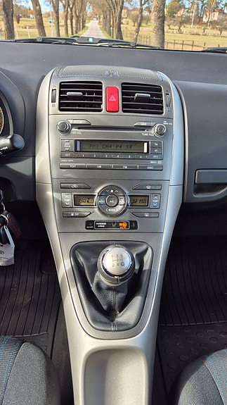 Toyota Auris 14 of 16