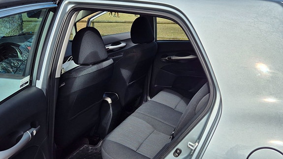 Toyota Auris 16 of 16
