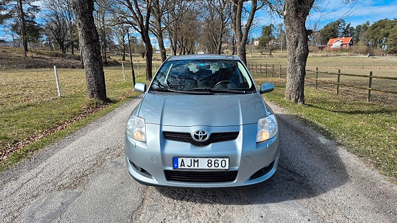 Toyota Auris 4 of 16