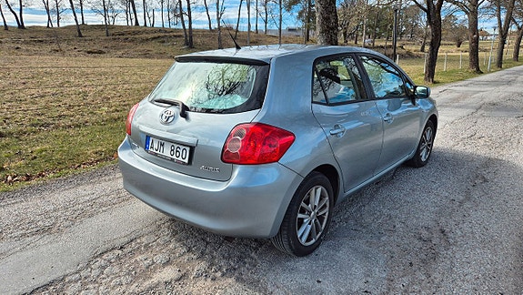 Toyota Auris 6 of 16