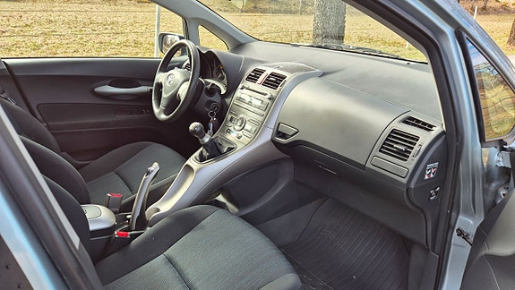 Toyota Auris 11 of 16