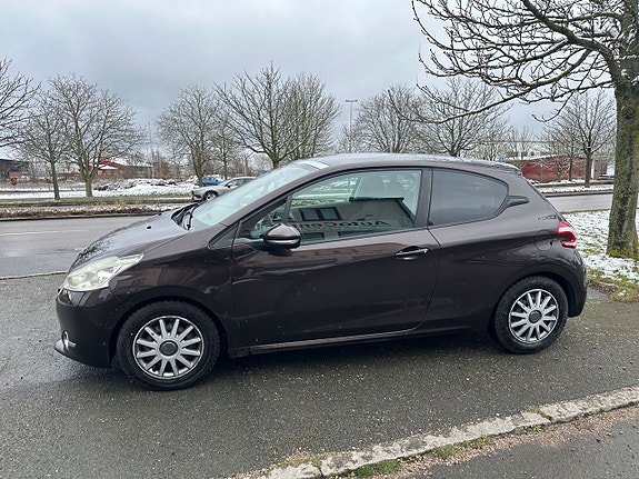 Peugeot 208 4 of 5