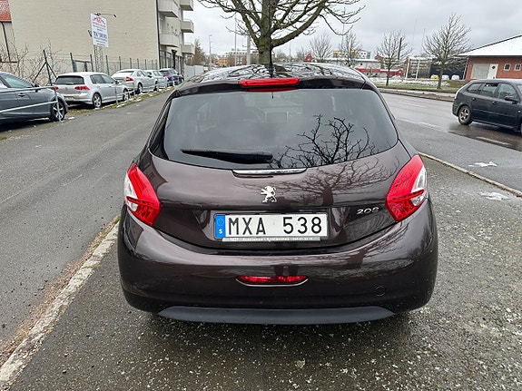Peugeot 208 8 of 10