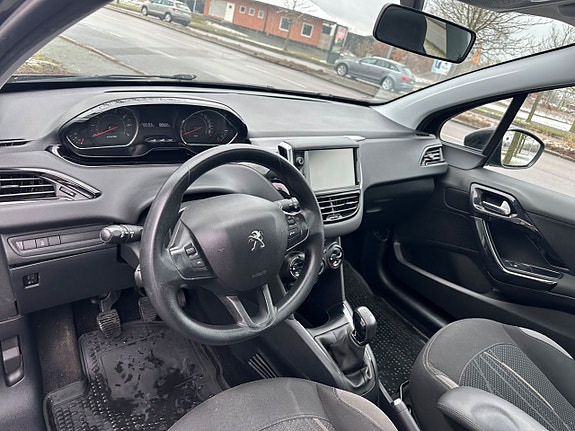 Peugeot 208 6 of 10