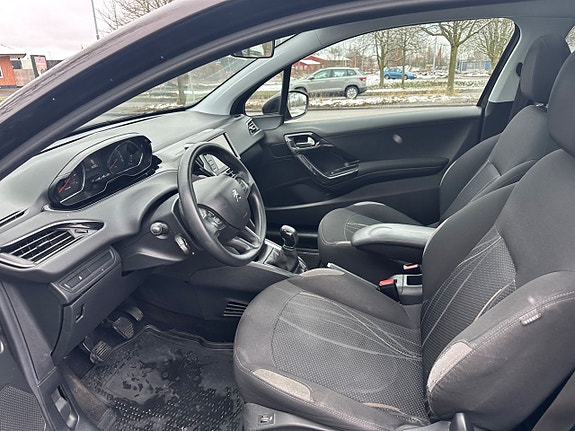 Peugeot 208 5 of 5