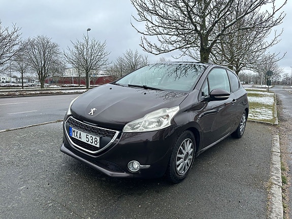 Peugeot 208 3 of 5