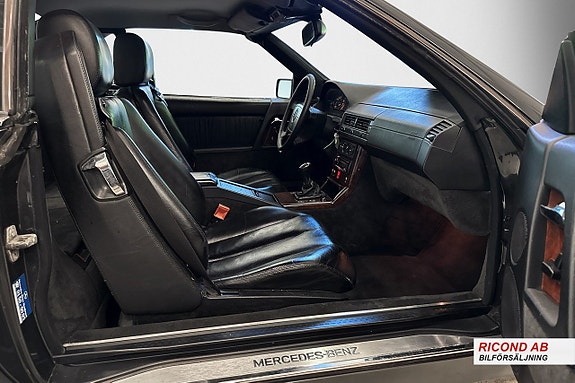 Mercedes-Benz SL280 9 of 29