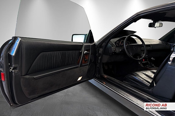 Mercedes-Benz SL280 12 of 29