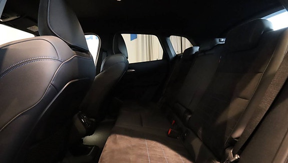 BMW 230e 4 of 5