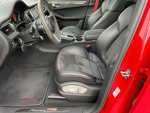 Porsche Macan GTS 4 of 13