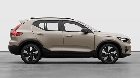 Volvo EX40 5 of 17