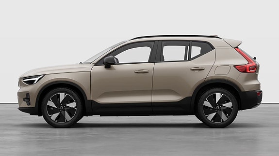 Volvo EX40 2 of 17