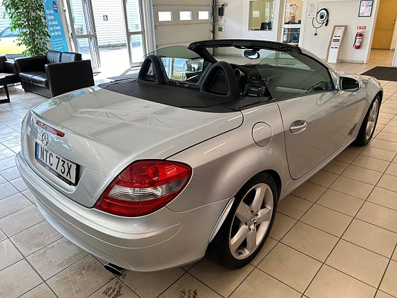 Mercedes-Benz SLK200 3 of 5