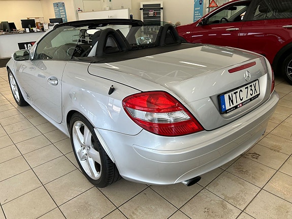 Mercedes-Benz SLK200 4 of 5