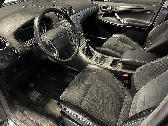 Ford S-MAX 3 of 5