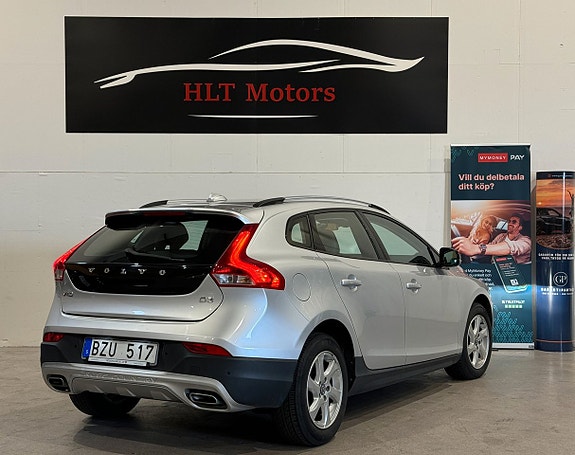 Volvo V40 Cross Country 6 of 20