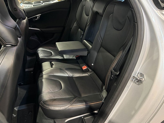 Volvo V40 Cross Country 18 of 20
