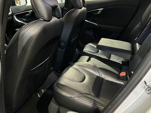Volvo V40 Cross Country 17 of 20