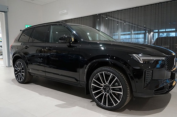 Volvo XC90 2 of 5