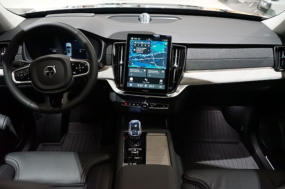 Volvo XC90 8 of 13