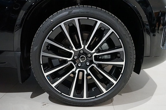 Volvo XC90 3 of 5