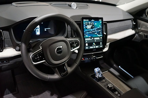 Volvo XC90 7 of 13