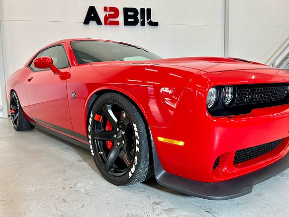 Dodge Challenger 2 of 5