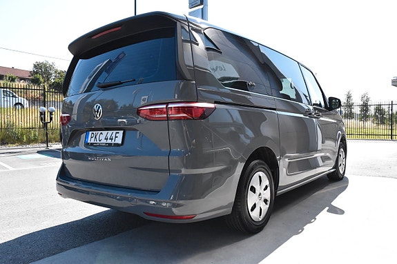 Volkswagen Multivan 6 of 19