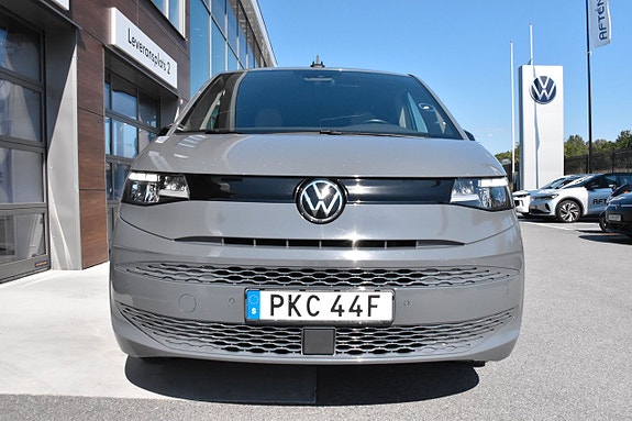 Volkswagen Multivan 2 of 5