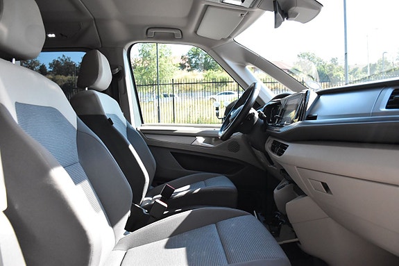 Volkswagen Multivan 8 of 19