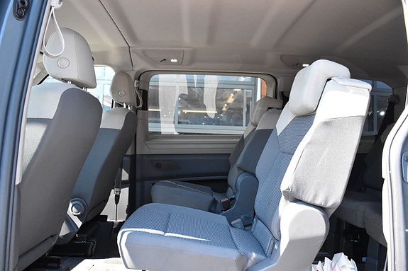 Volkswagen Multivan 13 of 19