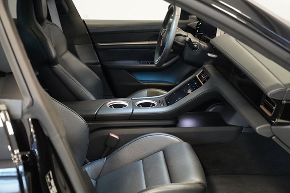 Porsche Taycan Turbo 8 of 13