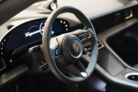 Porsche Taycan Turbo 11 of 13