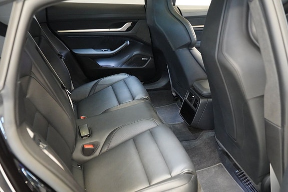 Porsche Taycan Turbo 12 of 13