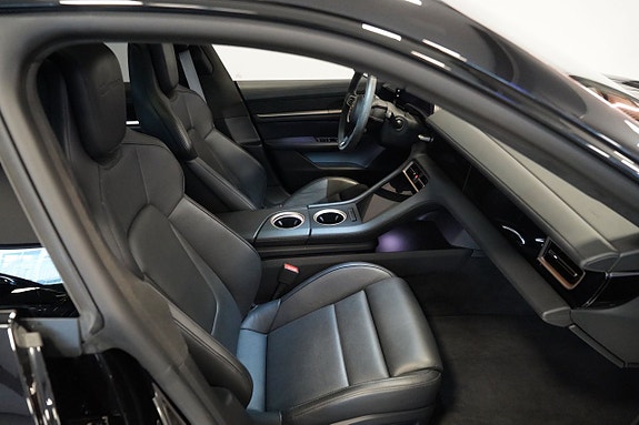 Porsche Taycan Turbo 9 of 13