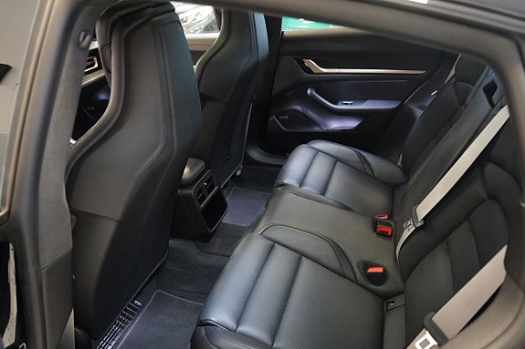Porsche Taycan Turbo 13 of 13