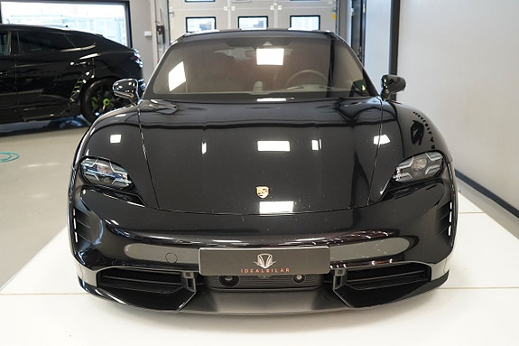 Porsche Taycan Turbo 5 of 13