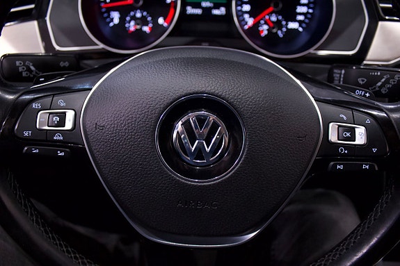 Volkswagen Passat 21 of 24
