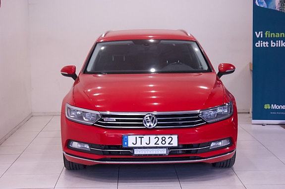 Volkswagen Passat 3 of 24