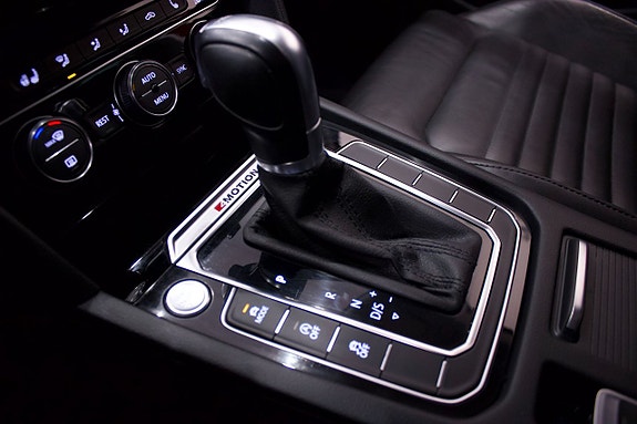 Volkswagen Passat 9 of 24