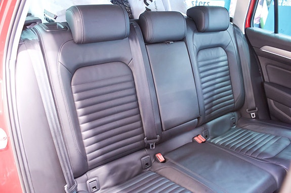 Volkswagen Passat 19 of 24
